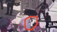 Detik-detik Imam Masjidil Haram Diserang Pria Bersenjata saat Bacakan Khotbah Shalat Jumat
