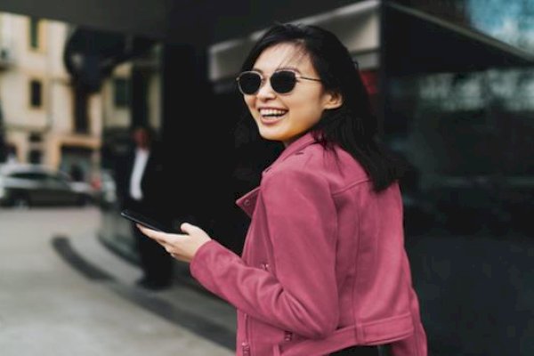 Bukan Cuma Gaya, Ternyata Ini Manfaat Pakai Kacamata Hitam untuk Kesehatan Mata