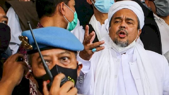 Rizieq Shihab saat bersiap menjalani pemeriksaan di Mapolda Metro Jaya, Jakarta (Antara)