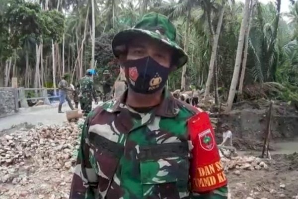 Demi Kesejahteraan Masyarakat, Kodim 1415 Bawa Bahan Bangunan Pakai Perahu