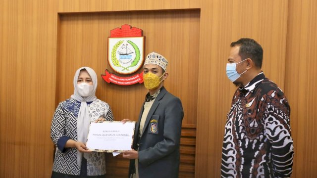 Wakil Walikota Makassar, Fatmawati Rusdi menerima kafilah STQ Makassar di ruang rapat Lantai 11 Menara Kantor Balaikota, Kamis (10/6/2021).