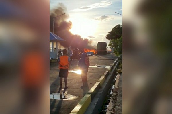 Kapal Pemuat Sembako di Bone Terbakar, 2 Korban Luka, Kerugian Milyaran Rupiah