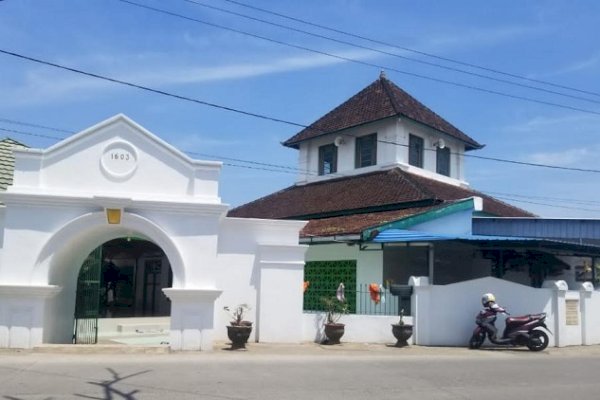 Mesjid Tertua di Sulsel Dibobol Maling, Pelaku Hanya Tinggalkan Uang Recehan