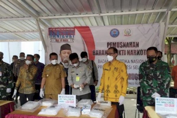 Jadi Mentan, Ini Pertama Kali Syahrul YL Masuk Kantor Gubernur Sulsel, Langsung Musnahkan Ini