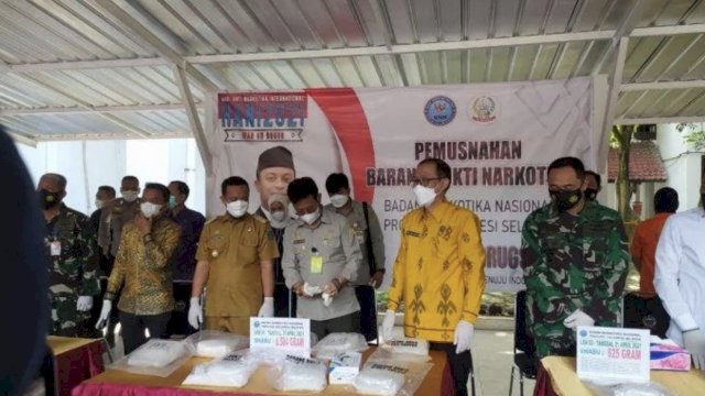 Jadi Mentan, Ini Pertama Kali Syahrul YL Masuk Kantor Gubernur Sulsel, Langsung Musnahkan Ini