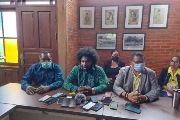 Ketua DPRD Tolikara Bantah Kenal Pemasok Senjata ke KKB, Siapkan 100 Pengacara