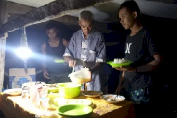 Begini Suasana Makan Malam di Lokasi TMMD Ke-111 Kodim 1415 Selayar