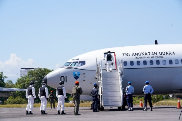 Disaksikan Mahfud MD hingga Plt Gubernur Sulsel, TNI AU Paksa Mendarat Pesawat Asing di Makassar