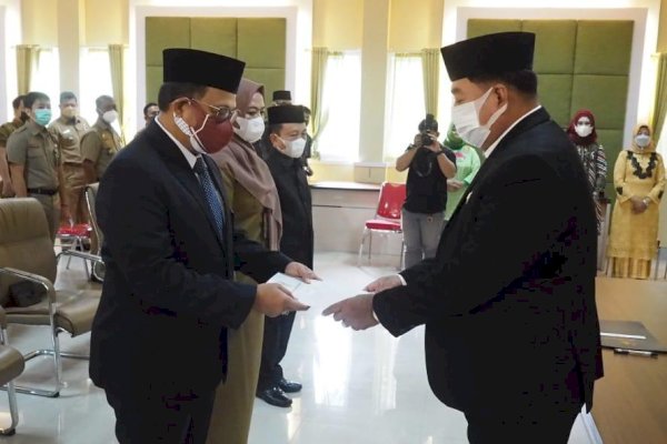 Sekprov Abdul Hayat Lantik 24 Pejabat Lingkup Dinas PKP2 Sulsel