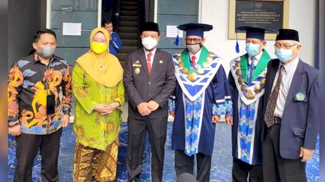 Plt Gubernur Sulsel Andi Sudirman Sulaiman bersama civitas akademika Unismuh Makassar