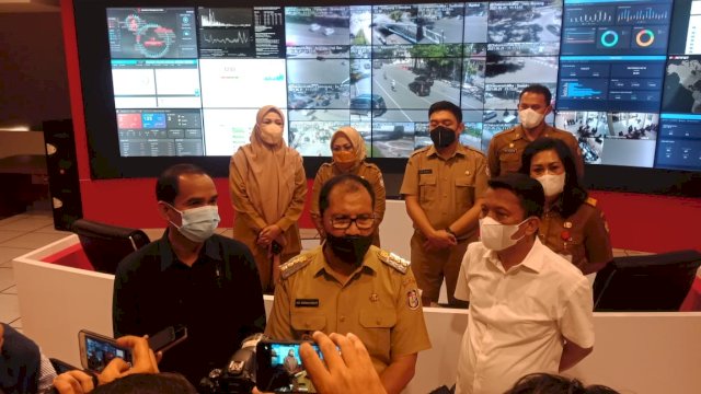 Walikota Makassar Danny Pomanto, didampingi Ketua DPRD Makassar Rudianto Lallo.