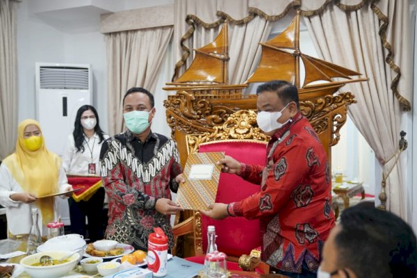 Plt Gubernur Sulsel Kucurkan Bantuan Keuangan Rp 200 Miliar untuk Daerah, Ollon Toraja Dapat Rp 20 Miliar