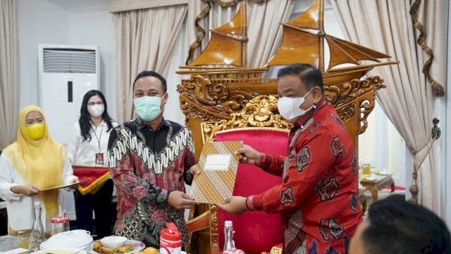 Plt Gubernur Sulsel Kucurkan Bantuan Keuangan Rp 200 Miliar untuk Daerah, Ollon Toraja Dapat Rp 20 Miliar