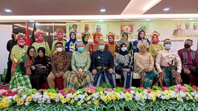 Pelantikan BPD Kompak Mimika Papua, Bupati Pangkep : Amalkan Falsafah Satu Tungku Tiga Batu