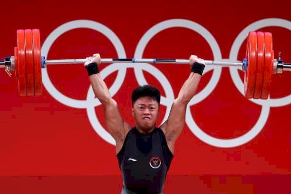 Bangga, Rahmat Erwin Abdullah, Lifter 20 Tahun Asal Makassar Raih Medali Perunggu bagi Indonesia di Olimpiade Tokyo 2020