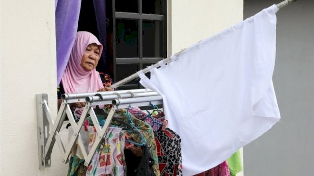 Tak Mampu Lagi, Warga Kota Surabaya Kibarkan Bendera Putih Tanda Menyerah Hadapi PPKM Darurat