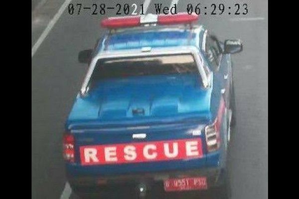 Asyik Sepedaan, Warga di Makassar Ditabrak Lari Mobil Rescue Kemensos RI