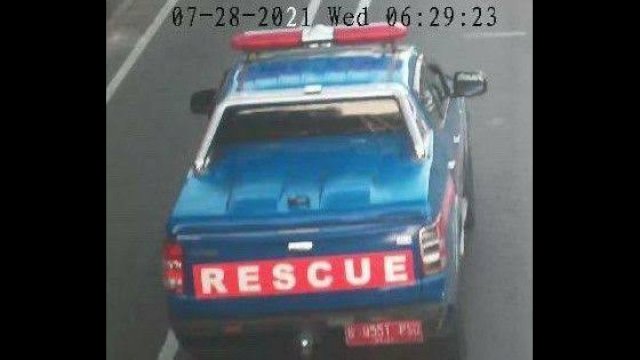 Asyik Sepedaan, Warga di Makassar Ditabrak Lari Mobil Rescue Kemensos RI