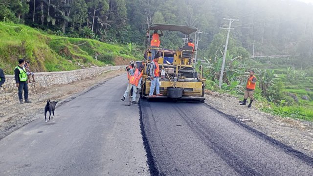 Pembangunan Jalan Torut-Batas Sulbar Dilanjutkan, Plt Gubernur Sulsel: Permudah Akses Petani Kopi dan Cengkeh