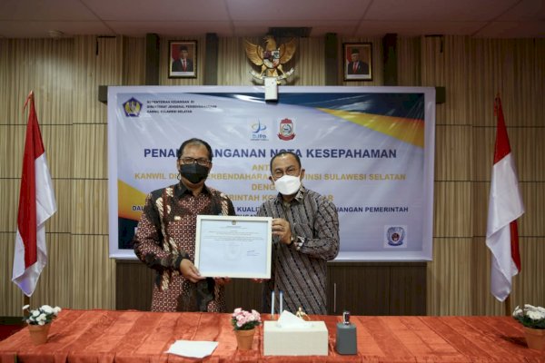 Beri Transparansi Terhadap Pengelolaan Keuangan, Walikota Danny dan DJP Tandatangani MoU