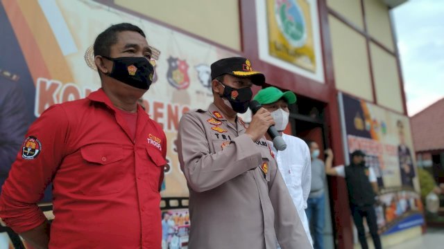 Konferensi pers penetapan tersangka oknum Satpol PP Gowa dalam kasus dugaan pemukulan pemilik warkop.