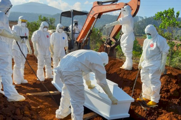 Banyak Warga Meningal karena Covid-19, Pemkot Bogor Turunkan Alat Berat Gali Makam