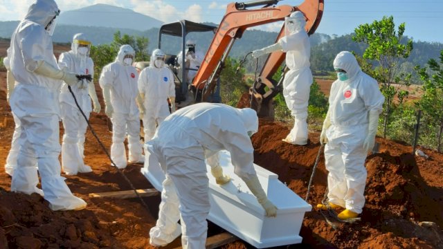 Banyak Warga Meningal karena Covid-19, Pemkot Bogor Turunkan Alat Berat Gali Makam