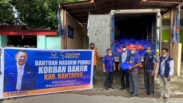 Banjir Terjang 3 Kabupaten, Rusdi Masse Langsung Perintah NasDem Sulsel Kirim Bantuan