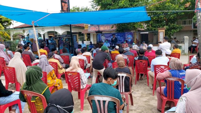 Reses Rudianto Lallo di Pulau Kodingareng, Kecamatan Sangkarrang, Jumat (16/7/2021). Pada kesempatan ini, politisi NasDem itu memboyong pejabat dari Dinas PU, Dishub dan PDAM untuk mendengar langsung keluhan warga.