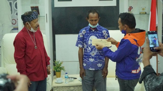 Sampai ke Telinga RMS, Warga Nekat Dayung Perahu Pinrang-Buton Tengah Dapat Bantuan dari NasDem Sulsel