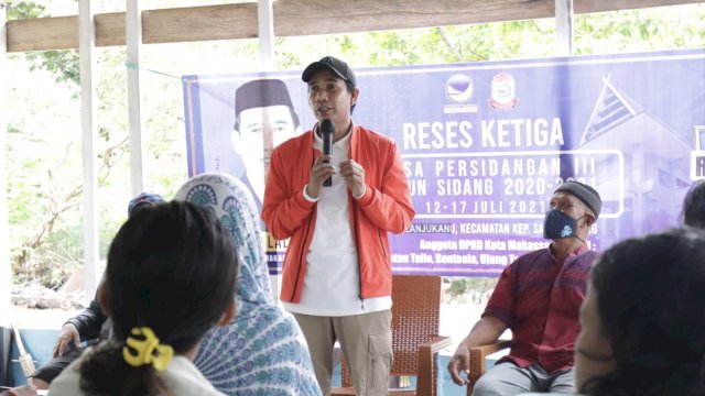 Anak Pulau Lanjukang Makassar Senang Sekolahnya Akan Direnovasi oleh Ketua DPRD Rudianto Lallo