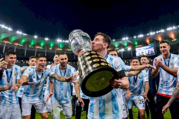 Lionel Messi Akhirnya Angkat Piala Bersama Argentina