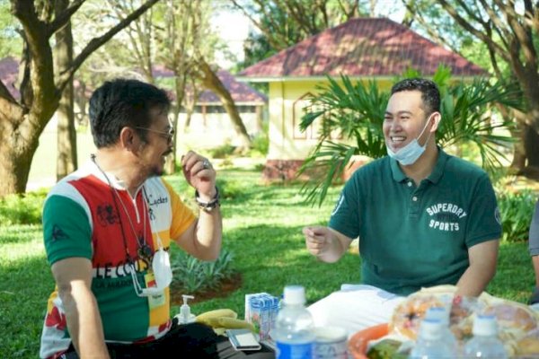 Sambil Berolahraga, Mentan Syahrul dan Bupati Pangkep Yusran Bahas Pertanian