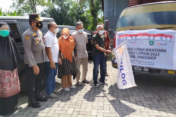 Dinsos Pangkep Sulsel Salurkan Bantuan Beras PPKM