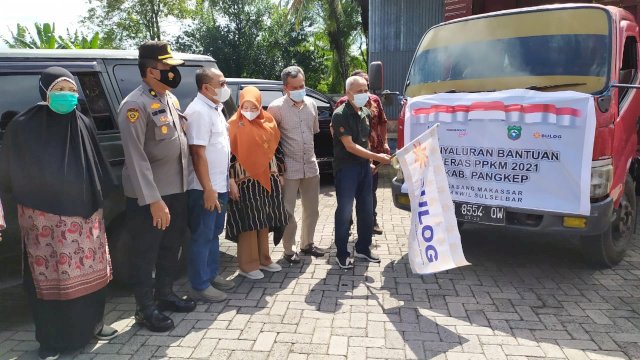 Dinsos Pangkep Sulsel Salurkan Bantuan Beras PPKM