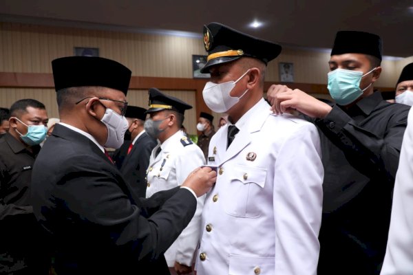 Lantik 18 Pejabat, Ilham Azikin: Pemerintah Harus Hadir dalam Kondisi Apapun