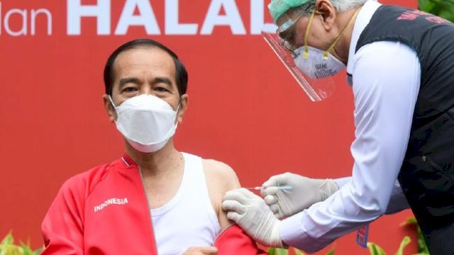 Jokowi Batalkan Vaksinasi Berbayar