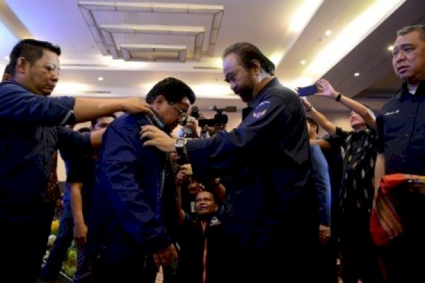 “Jangankan Materi, Nyawa Pun Saya Siap Korbankan,” Mantan Gubernur Anwar Adnan saat Resmi Nahkodai NasDem Sulbar