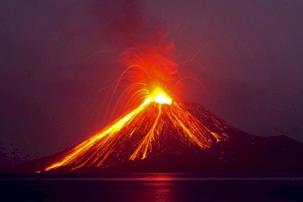 Gunung Merapi di Yogyakarta Luncurkan Enam Kali Awan Panas Guguran