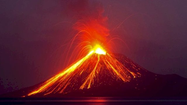 Gunung Merapi di Yogyakarta Luncurkan Enam Kali Awan Panas Guguran