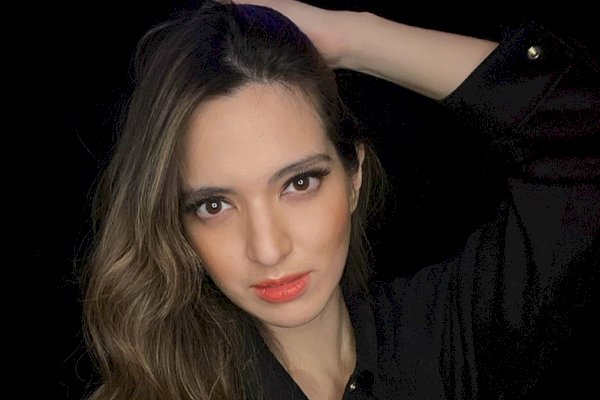 Sambil Menangis, Nia Ramadhani Minta Maaf