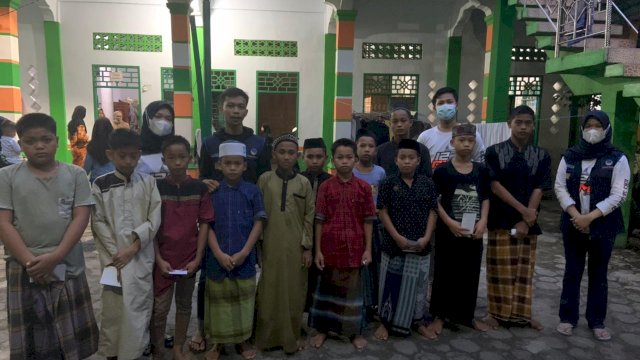 Tanggal 10 Muharram, NasDem Milenial RMS Santuni 1 Ponpes dan 5 Panti Asuhan di Pinrang