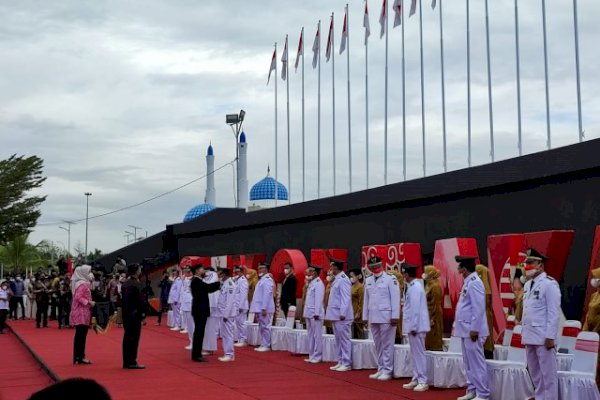 Sumringah! Ekspresi 15 Camat Baru di Makassar Usai Dilantik Walikota Danny di Pantai Losari