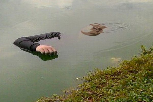 Geger! Warga Temukan Mayat Tanpa Identitas di Pinggir Sungai, Ayo Cek