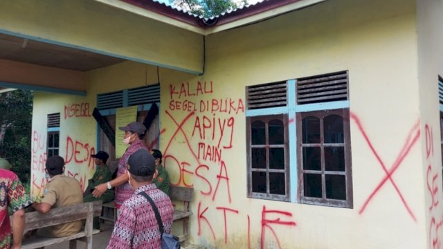 Honor Tidak Dibayar Kades, Sejumlah Perangkat Desa Segel Kantor