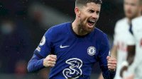 Jadi Pemain Terbaik Eropa, Selangkah Lagi Jorginho Rebut Ballon d&#8217;Or dari Tangan Messi