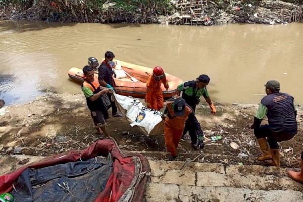 Heboh, Sesosok Jenazah Ditemukan Mengambang dan Tertumpuk Sampah di Sungai