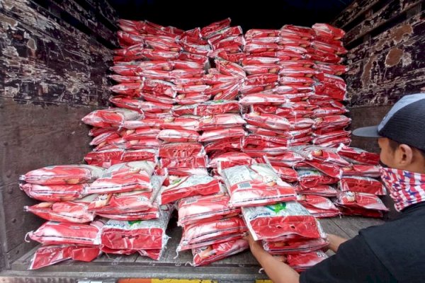 Pemkab Pangkep Salurkan Bantuan Beras PPKM dari Pemerintah Pusat