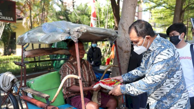 Bareng Kabinda, Danny Pomanto Ikut Gerakan Berbagi untuk Warga