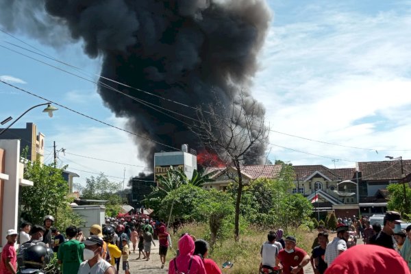 Kebakaran di Pemukiman Padat Penduduk Jalan Kumala Makassar